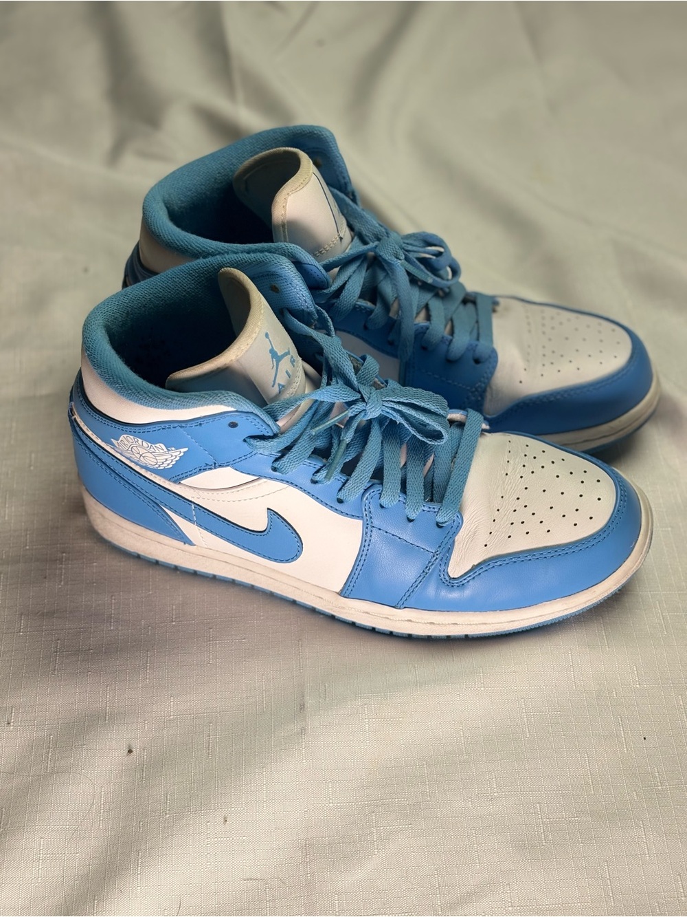 Air Jordan 1 Mid UNC White University Blue Men’s 8.5 - Picture 6 of 9